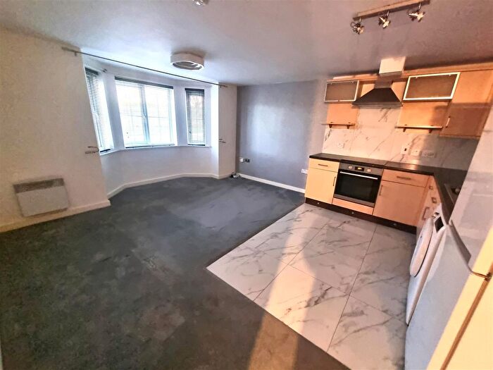 2 Bedroom Flat To Rent In Broadlands Court, Pudsey, LS28