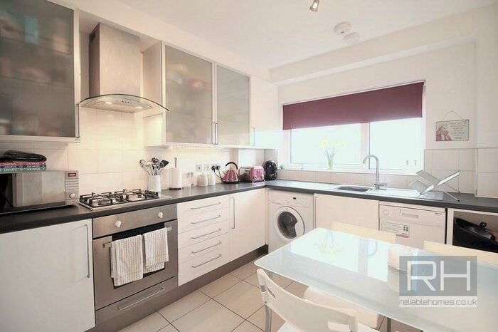 1 Bedroom Apartment To Rent In Torrington Park, North Finchley, London, N12