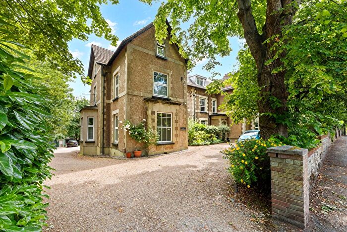 1 Bedroom Flat For Sale In Woodlands Road, Redhill, RH1