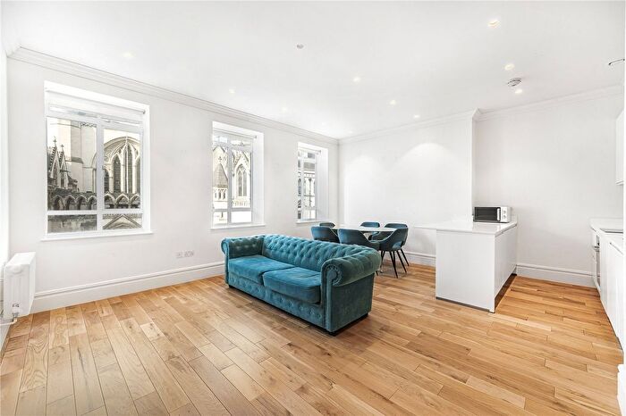 3 Bedroom Flat To Rent In Devereux Court, London, WC2R