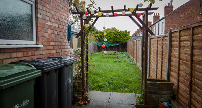 3 Bedroom Terraced House To Rent In Charming Bedroom House // /, LN5
