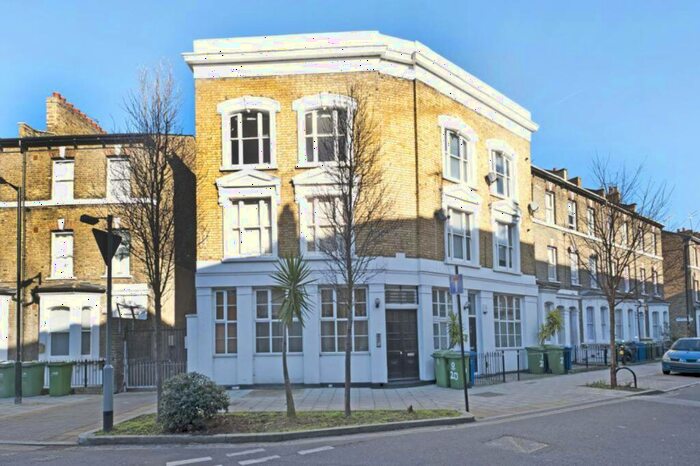 2 Bedroom Flat To Rent In Darwin Street, Elephant And Castle, London, SE17