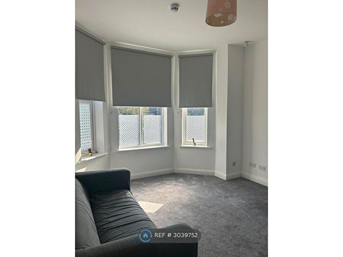 2 Bedroom Flat To Rent In Osborne Road, Manchester, M19