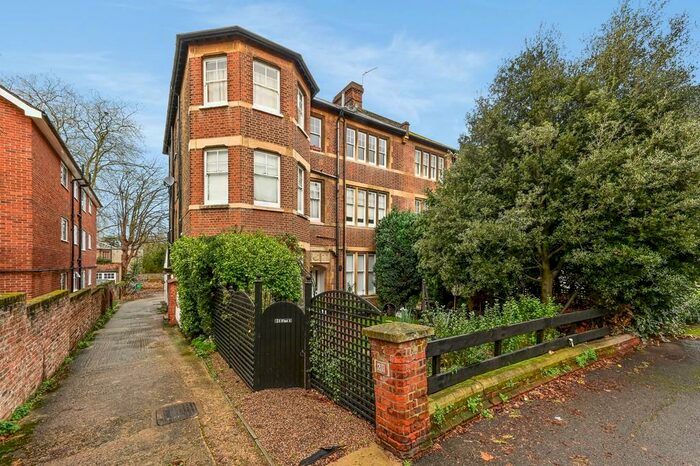 2 Bedroom Apartment To Rent In Adelaide Road, Surbiton, KT6