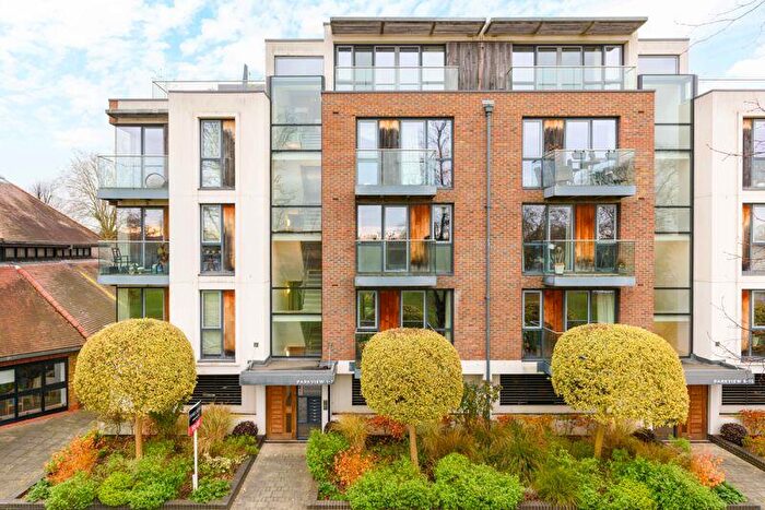 2 Bedroom Flat To Rent In Parkview, Hersham, KT12