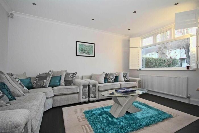 4 Bedroom Property To Rent In The Ridgeway, Acton Town, W3