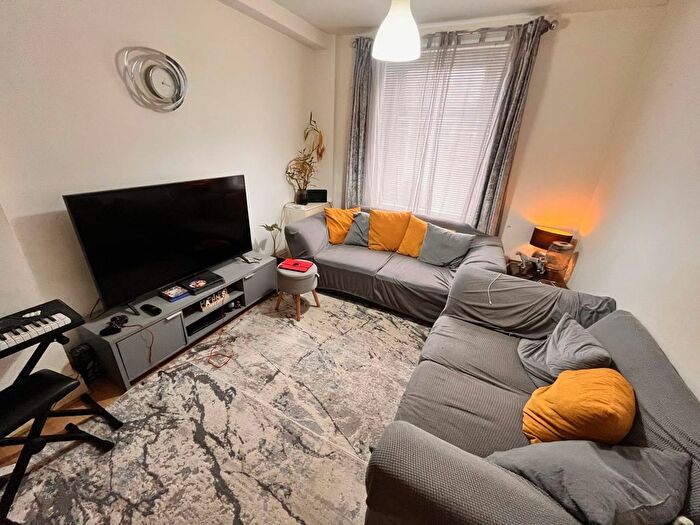 2 Bedroom Terraced House To Rent In Howard Street, Cardiff, CF24