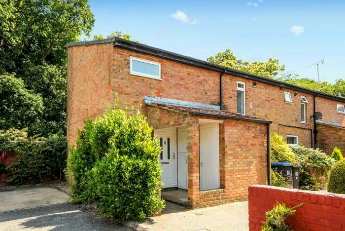 3 Bedroom End Of Terrace House To Rent In Knaphill, Woking, GU21