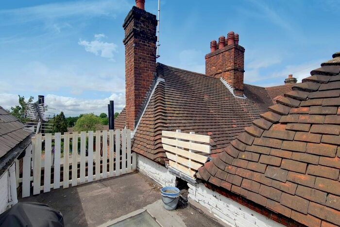 3 Bedroom Flat To Rent In Streatham High Road, Streatham, London, SW16