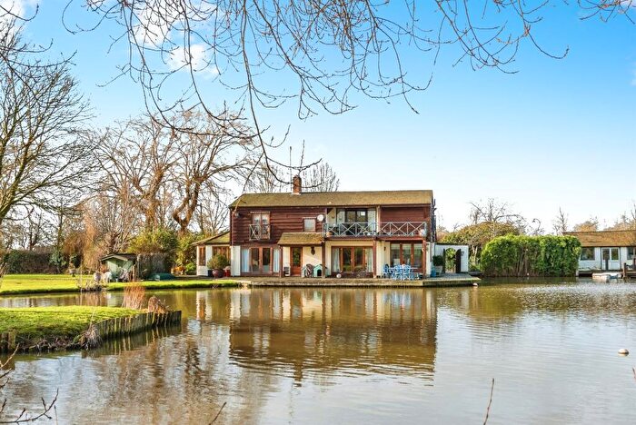 4 Bedroom Detached House For Sale In Marsh Lane, Marsh, Aylesbury, HP17