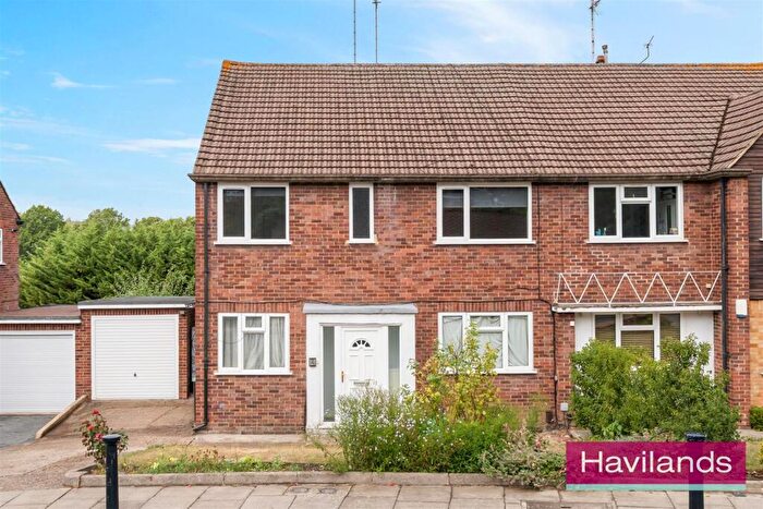 2 Bedroom Maisonette For Sale In Byland Close, London, N21