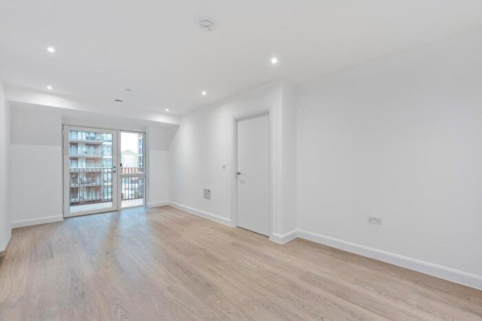1 Bedroom Apartment To Rent In The Ellipse, Royal Eden Docks, E16