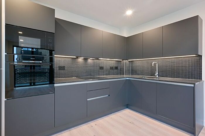 2 Bedroom Flat To Rent In Middle Road, London, W7