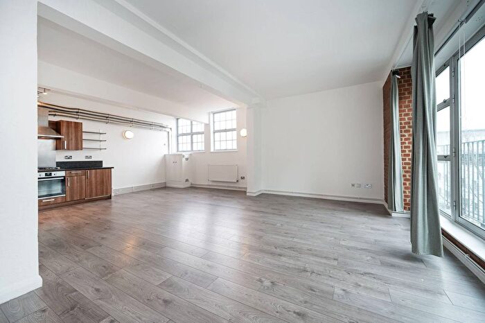 Studio To Rent In Kingsland Road, Hoxton, London, E2