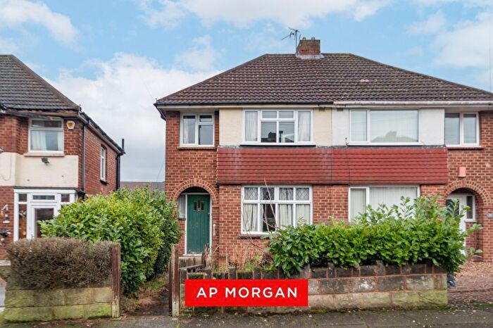 3 Bedroom Semi Detached House For Sale In Edenhurst Road, Birmingham, West Midlands, B31