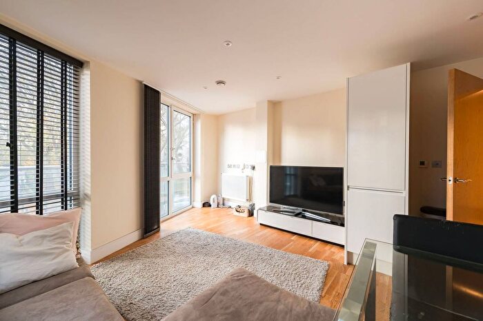 2 Bedroom Flat To Rent In St Annes Street, Limehouse, London, E14