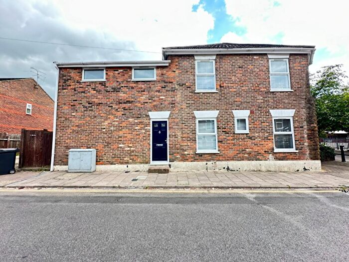 1 Bedroom Maisonette To Rent In North Street, Luton, Bedfordshire, LU2