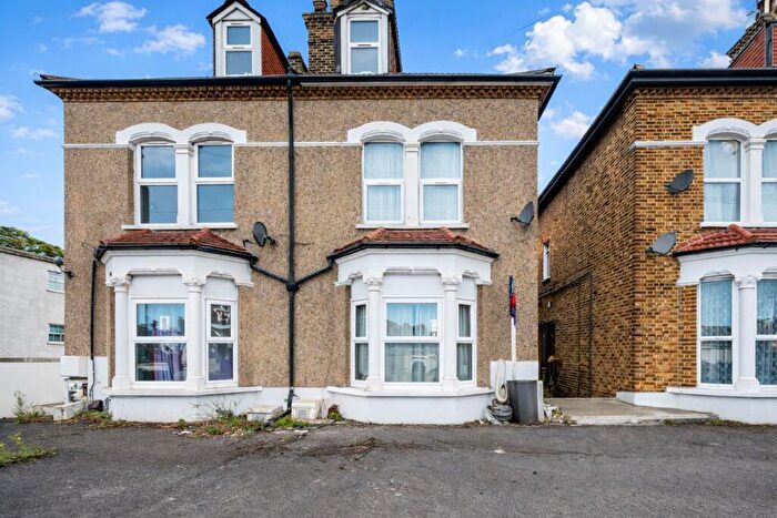 1 Bedroom Maisonette For Sale In A Bensham Lane, Thornton Heath, Surrey, CR7