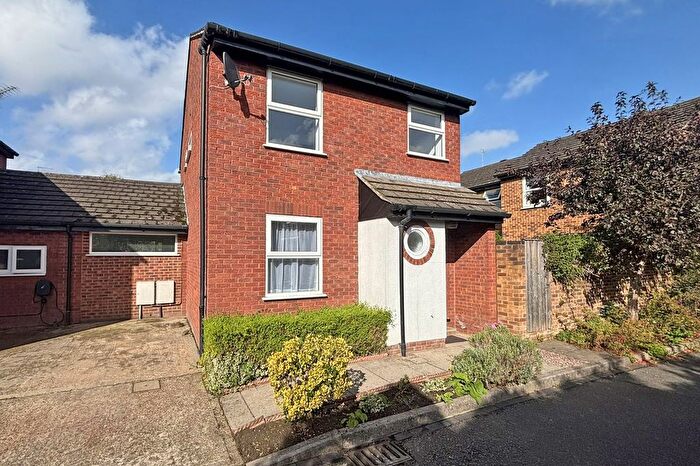 4 Bedroom Detached House To Rent In Fisherman Close, Richmond, TW10