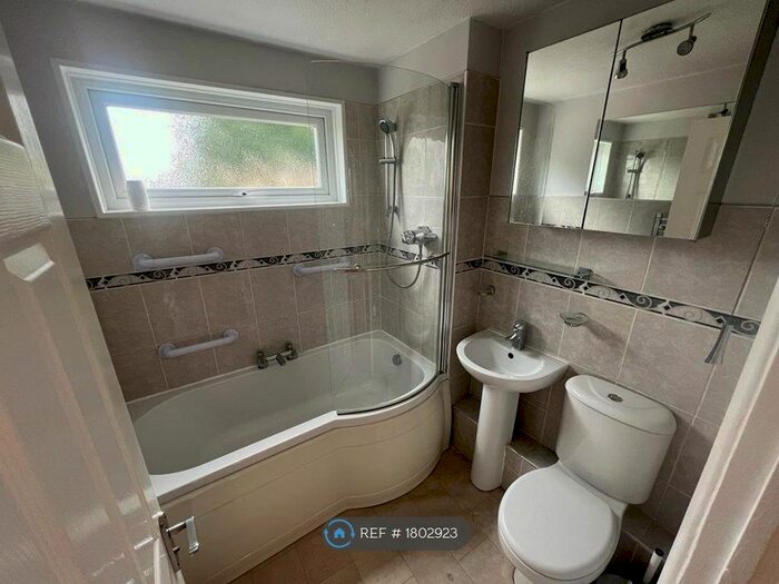 3 Bedroom Semi-Detached House To Rent In Forest Hill, Maidstone, ME15