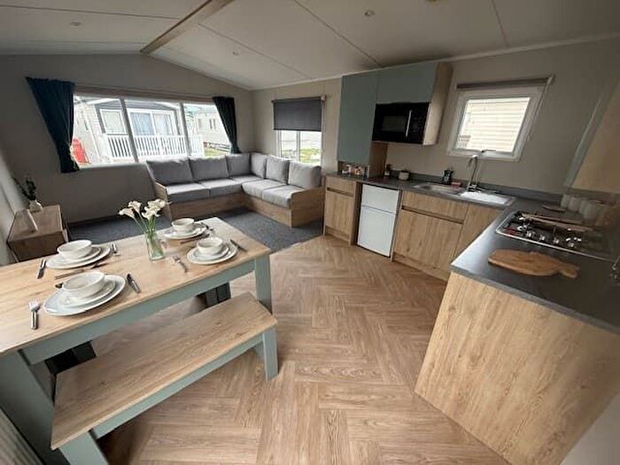 2 Bedroom Mobile/park Home For Sale In Dovercourt Haven Caravan Park, Low Road, Harwich, CO12