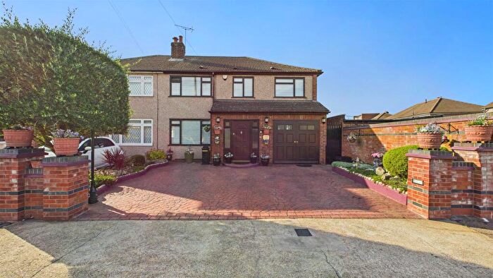 4 Bedroom Semi-Detached House For Sale In Bewley Close, Cheshunt, EN8