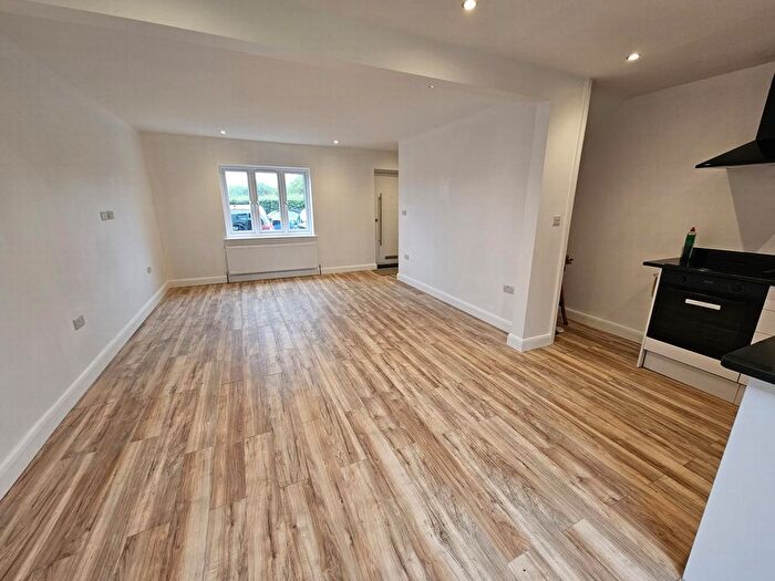 2 Bedroom Semi-Detached House To Rent In Mays Lane, Barnet, EN5