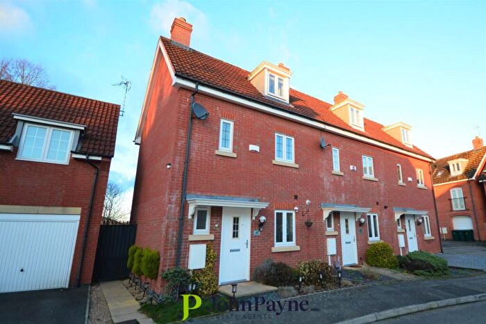 3 Bedroom End Of Terrace House To Rent In Crediton Close, Styvechale, Coventry, CV3