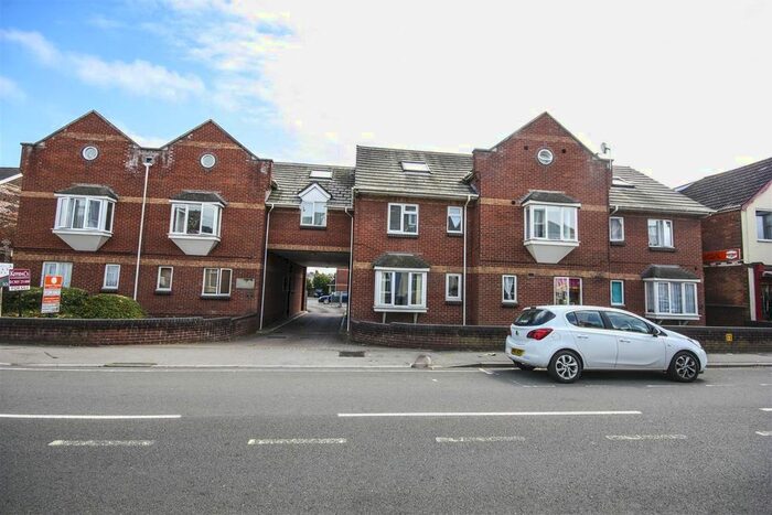 1 Bedroom Flat To Rent In Abbotsbury Road, Weymouth, DT4