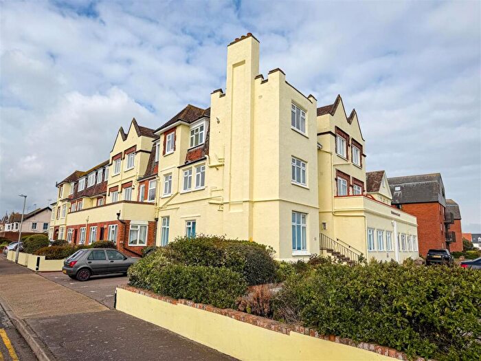 1 Bedroom Flat For Sale In Windermere Court, Marine Parade East, Clacton-on-Sea, CO15