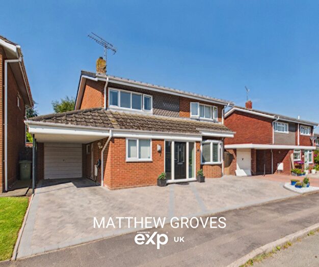 4 Bedroom Detached House For Sale In Chestnut Close, Derrington, Stafford, ST18