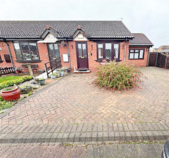 2 Bedroom Bungalow For Sale In Kings Mews, Cleethorpes, N.E. Lincs, DN35