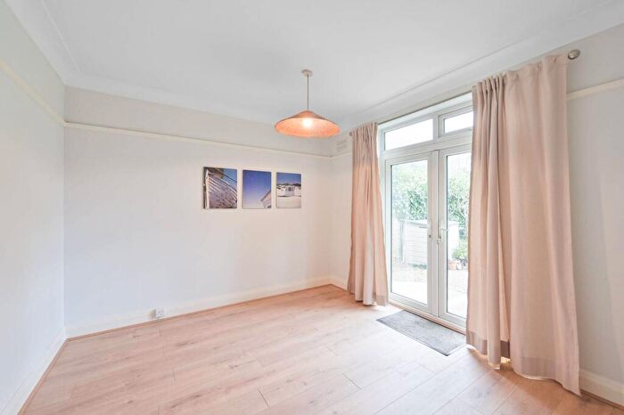 2 Bedroom Flat To Rent In Sunningfields Road, Hendon, London, NW4