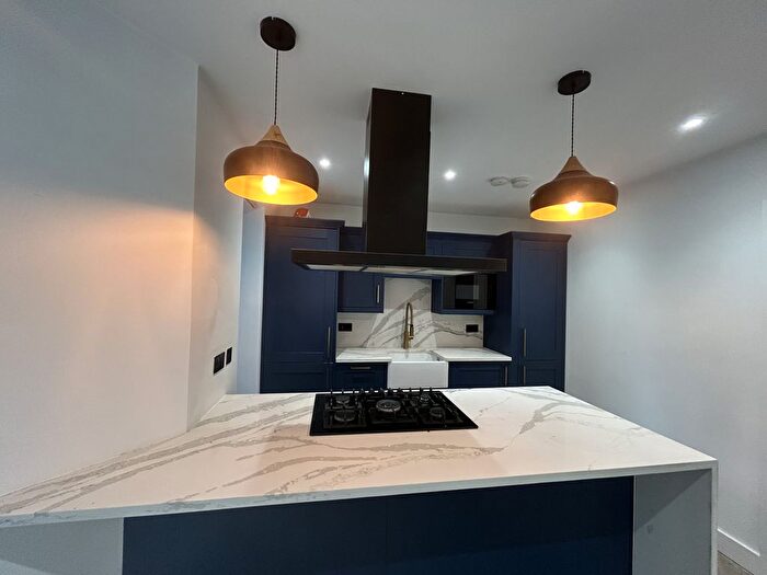 3 Bedroom Flat To Rent In Oakwood Apartments, Fairview Road, London, SW16