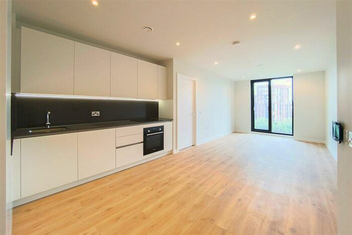 2 Bedroom Apartment To Rent In The Gate, Meadowside, M4