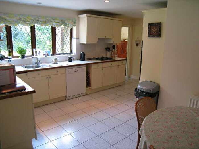 5 Bedroom Detached House To Rent In Aspen Close, Stoke D`abernon, KT11