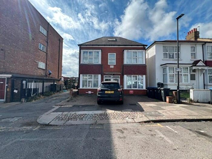 1 Bedroom Apartment To Rent In Sidney Avenue, London, N13