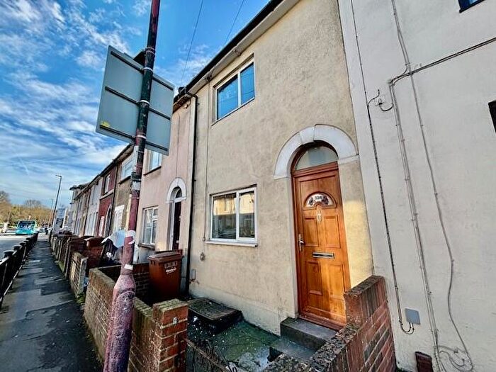 2 Bedroom House To Rent In Luton Road, Chatham, ME4