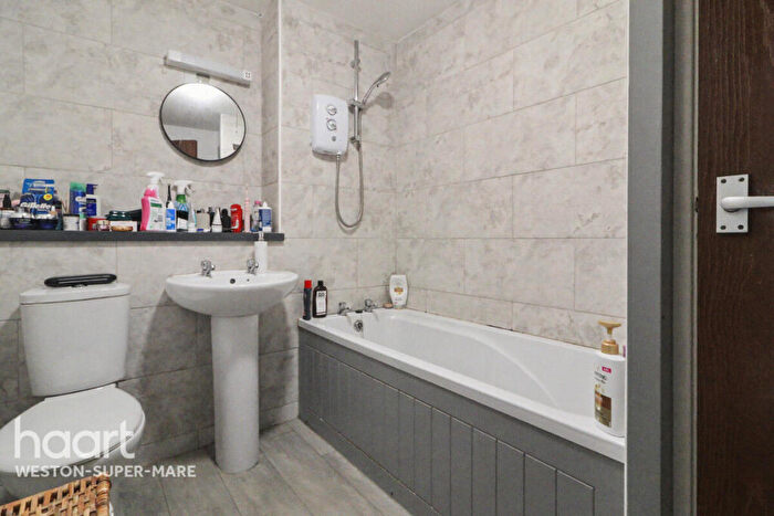 2 Bedroom Apartment For Sale In South Road, Weston-Super-Mare, BS23