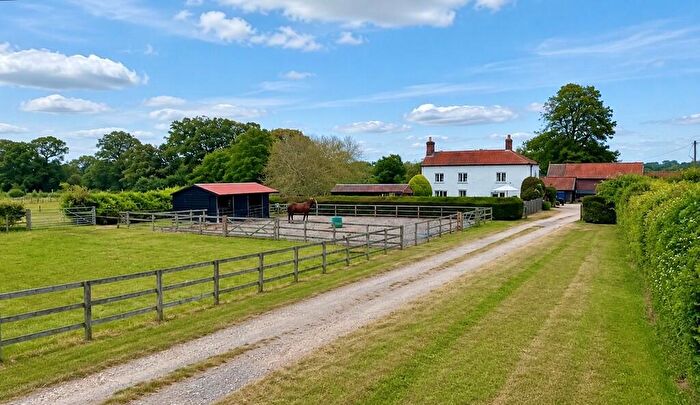 4 Bedroom Farm House For Sale In Carbrooke Lane, Shipdham, IP25