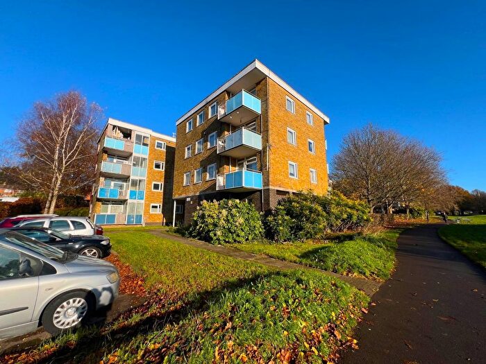2 Bedroom Flat To Rent In Gilpin Close, Southampton, Hampshire, SO19