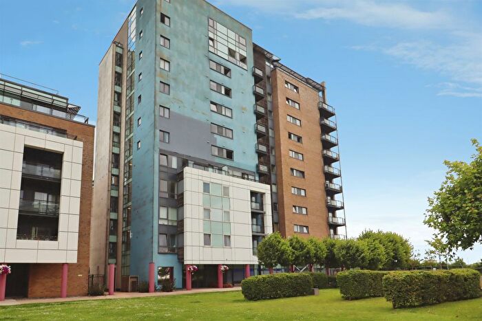 2 Bedroom Flat For Sale In Ferry Court, Cardiff, CF11