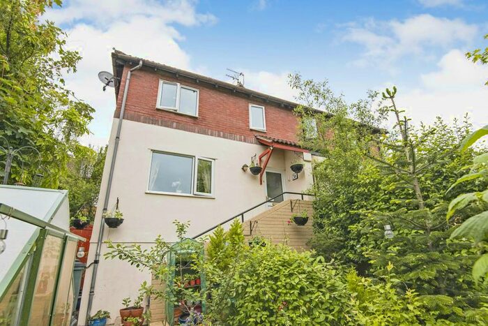 2 Bedroom House To Rent In Holne Court, Exeter, EX4