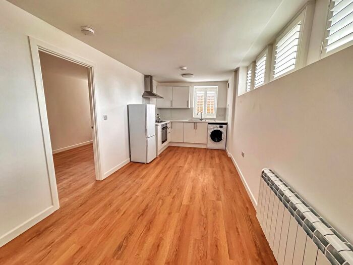 1 Bedroom Apartment To Rent In Warren Avenue, Southampton, SO16