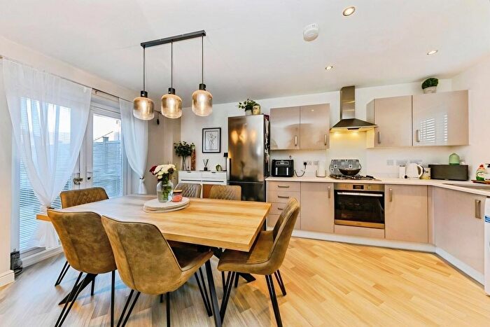 3 Bedroom Semi-detached House For Sale In Harrier Way, Market Deeping, Peterborough, PE6