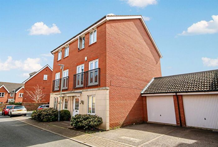 4 Bedroom Semi-detached House For Sale In Horn Pie Road, Norwich, NR5