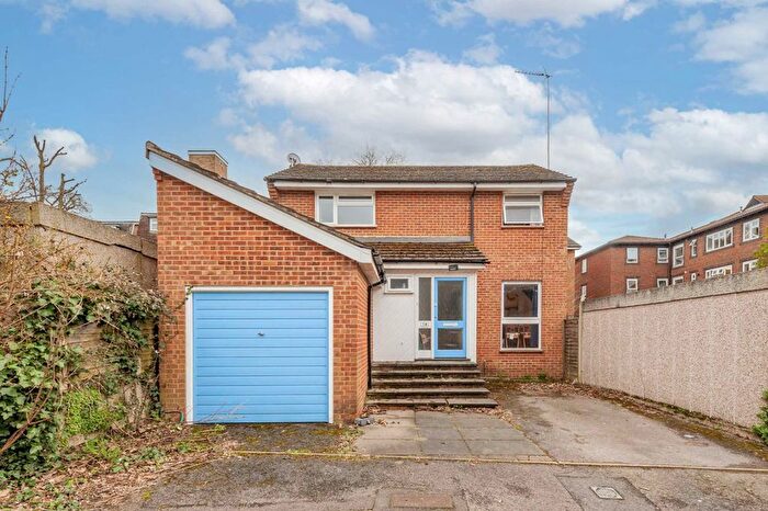 3 Bedroom Property To Rent In South Bank, Surbiton, KT6