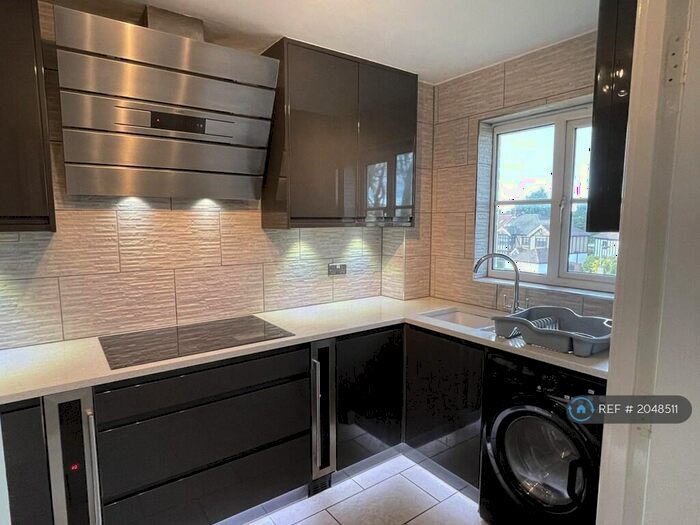 2 Bedroom Flat To Rent In Ridley Close, Barking, IG11