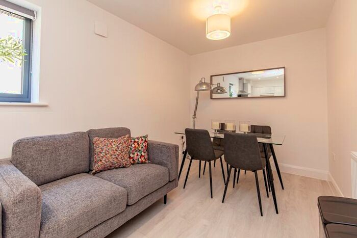 3 Bedroom Apartment To Rent In High Street, Kidlington, OX5