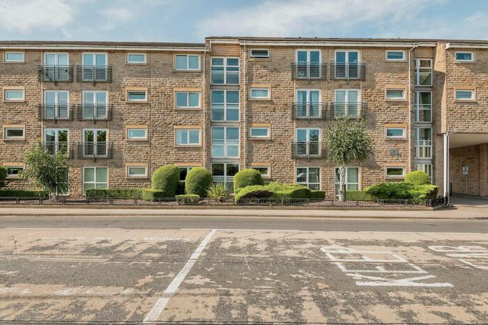 2 Bedroom Apartment To Rent In Halifax Road, Huddersfield, HD3